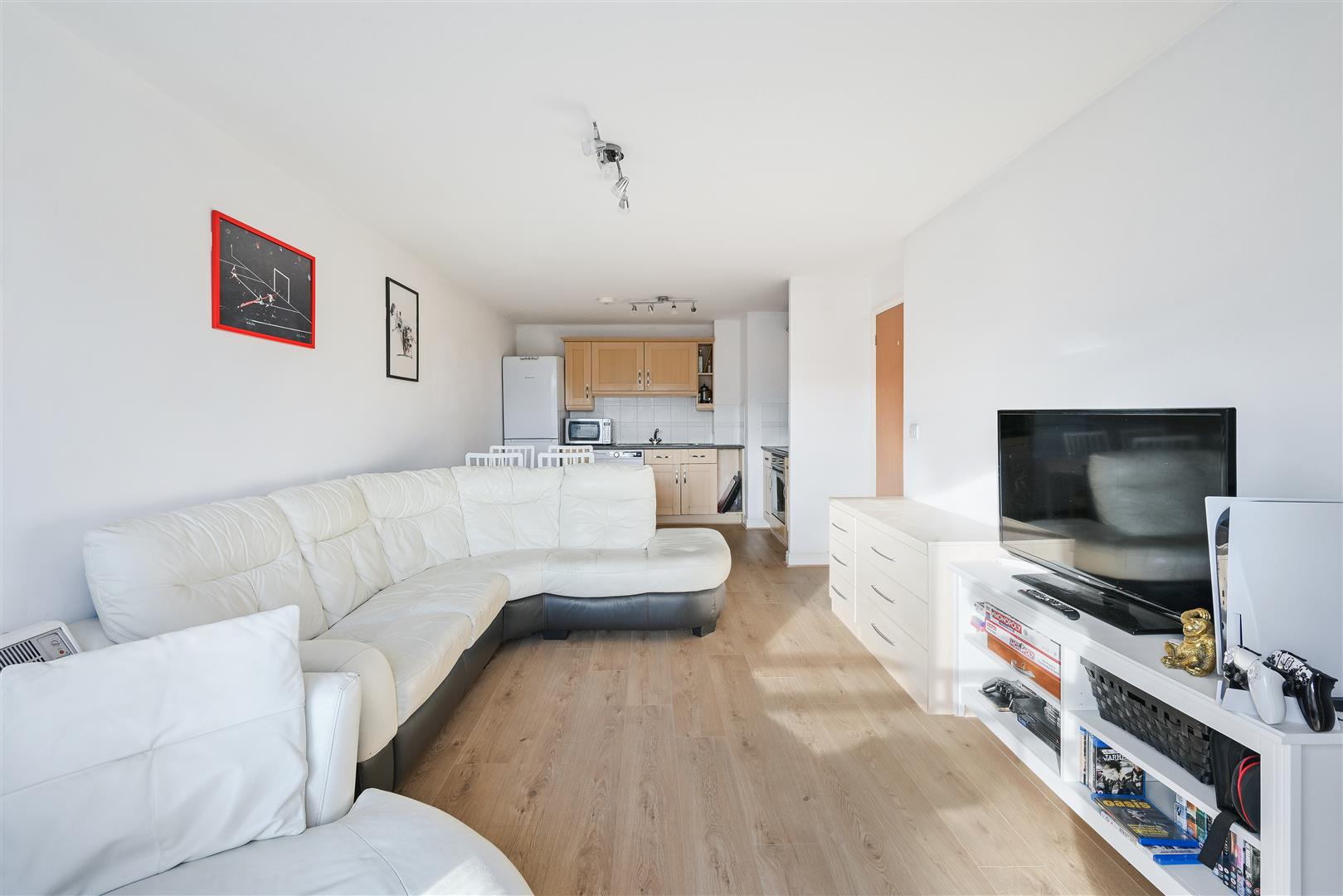 Station Approach, Epsom | The Personal Agent